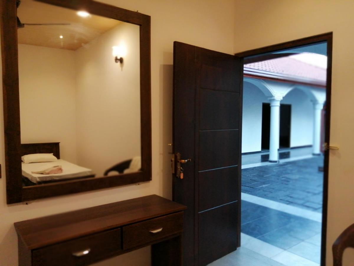 Taj Residence Puttalam Eksteriør billede