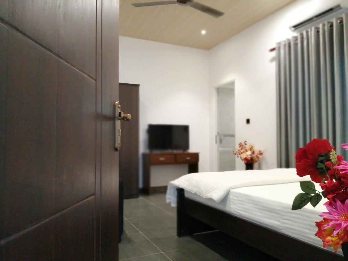 Taj Residence Puttalam Eksteriør billede