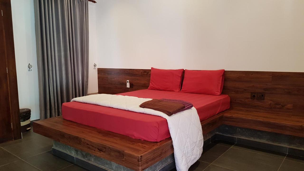Taj Residence Puttalam Eksteriør billede